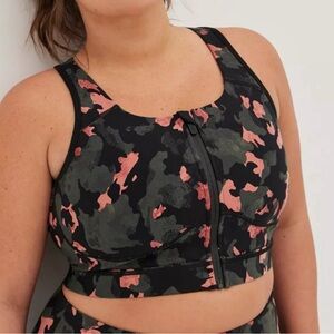 76. Torrid Black and Pink Camo Low Impact Wireless Racerback Sports Bra size 2X